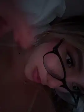 saliha_pinky_'s cam snapshot