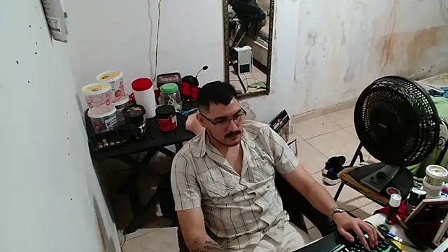 Leonino231 live sex cam