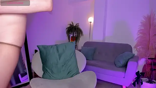 AnntoniaWood live sex cam