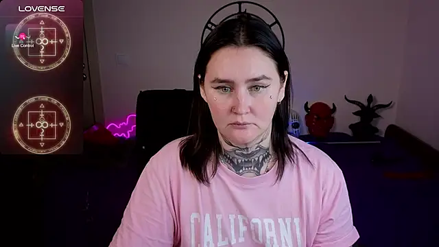 Emmybrightj_'s cam snapshot