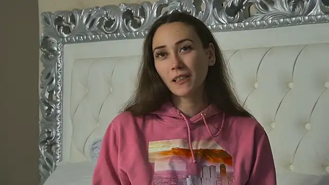 AliceMunro's cam snapshot