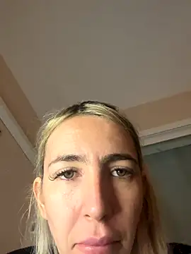 BarbieBlondieGirl's cam snapshot