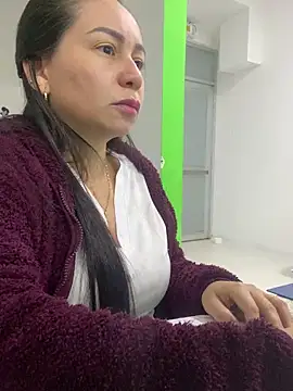 HealingHoney's cam snapshot