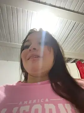 sarahreyess_11's cam snapshot