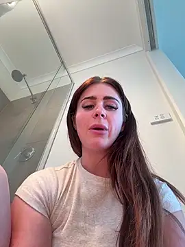 aus_queen's cam snapshot