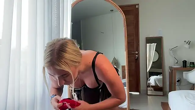 heyskylar's cam snapshot