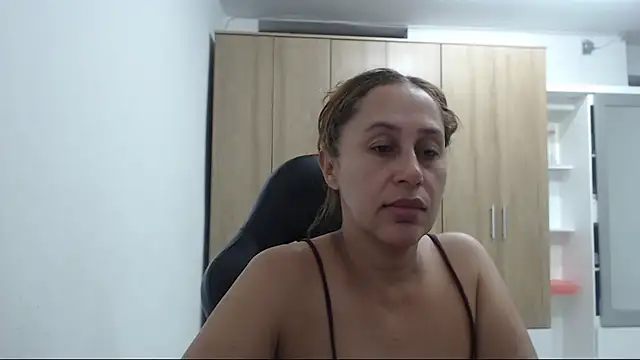 RoxanaLove9's cam snapshot