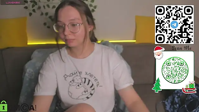 Nuura_Moore's cam snapshot