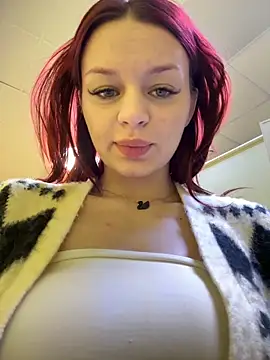 littlebitchesss live sex cam