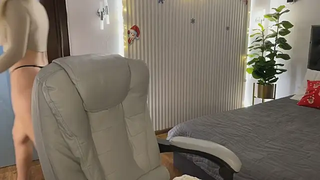 OhMyEmma's cam snapshot