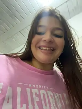 sarahreyess_11's cam snapshot