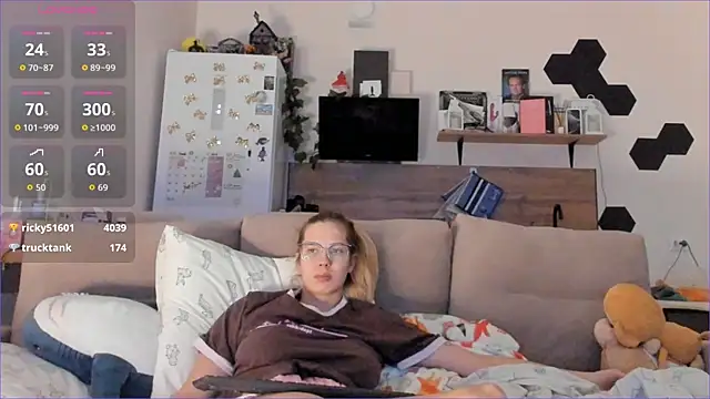 Girl_alone_home live sex cam