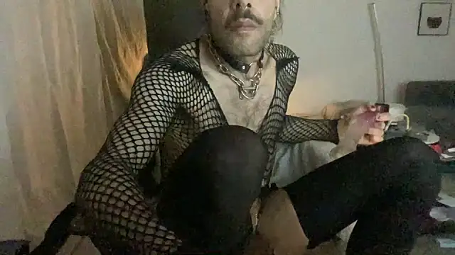 P4RtYBOII92 live sex cam