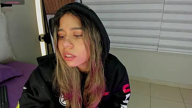 Rachell_criss's cam snapshot