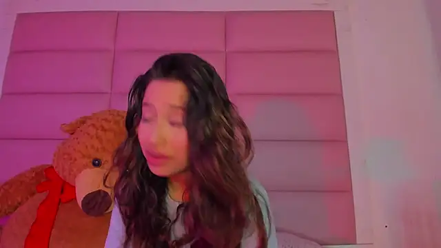 little-Emma's cam snapshot