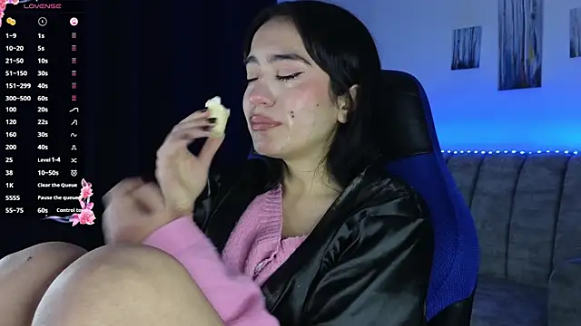 ZaraDames_'s cam snapshot