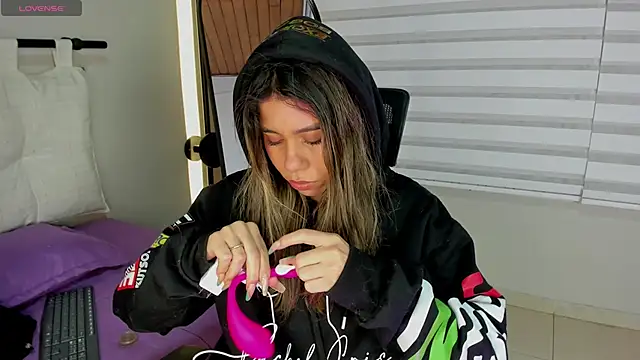 Rachell_criss's cam snapshot