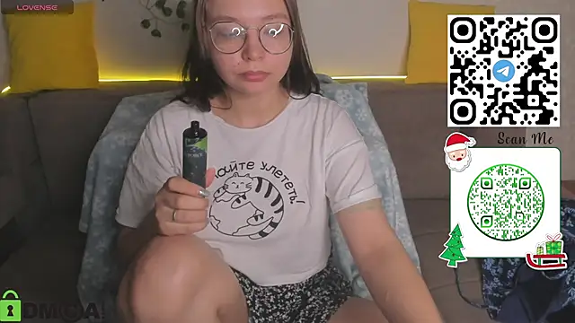 Nuura_Moore's cam snapshot