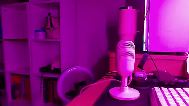 SmokyDee live sex cam