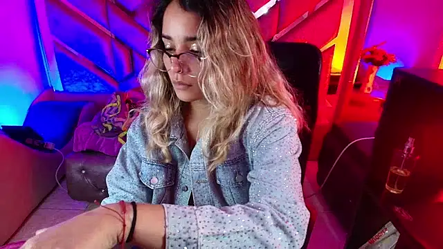 Olivia_Fox69's cam snapshot