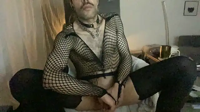 P4RtYBOII92 live sex cam