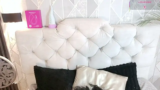 Miss_Charlottet's cam snapshot