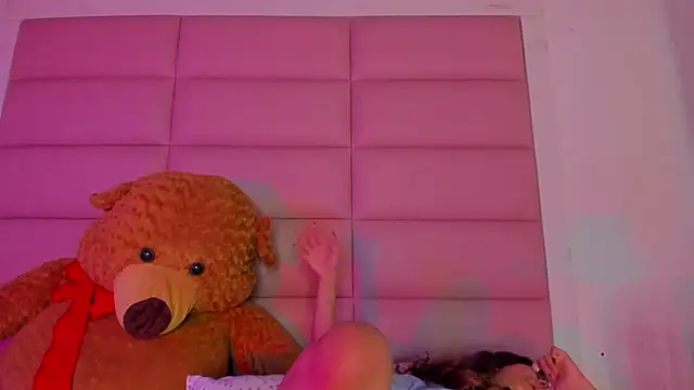 little-Emma's cam snapshot