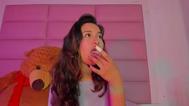 little-Emma's cam snapshot