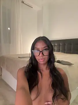 IamCrystal2 live sex cam