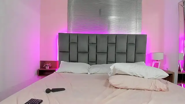 emy_and_dylan's cam snapshot