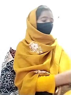 Cute-Naavya live sex cam