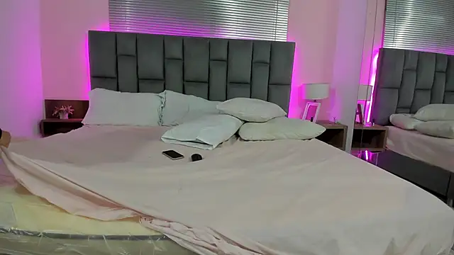 emy_and_dylan live sex cam