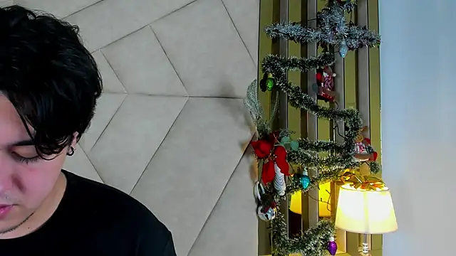 EmilyANDrew_ live sex cam