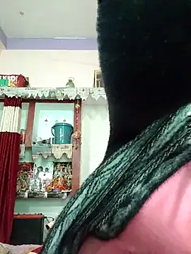 Maahi-Queen live sex cam