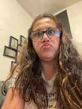 MirandaLatinaLovely's cam snapshot