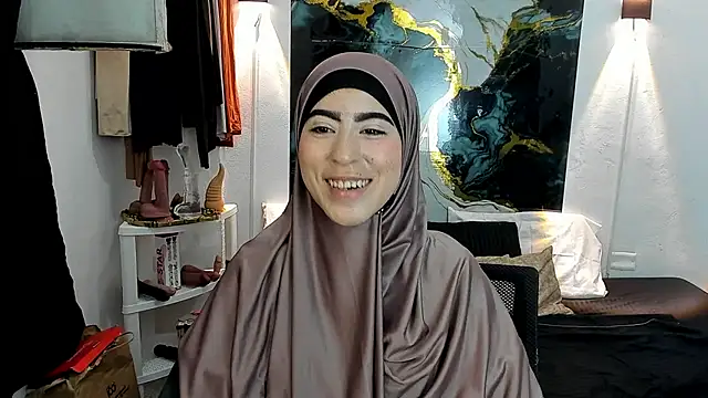 chaymae_nah_'s cam snapshot