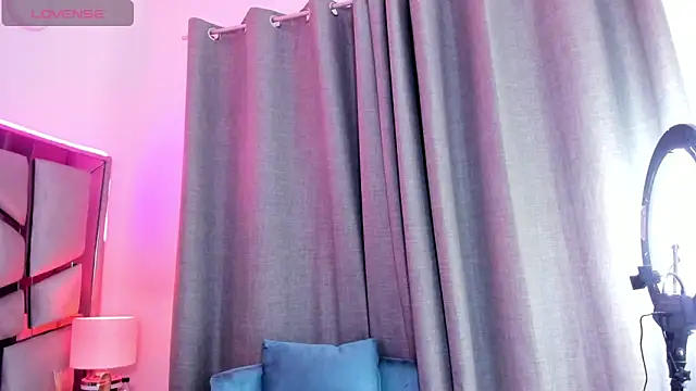 _valeria_saenz_'s cam snapshot