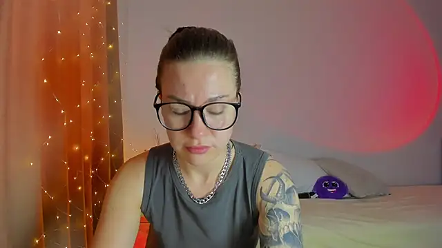 MiaKhallirae's cam snapshot