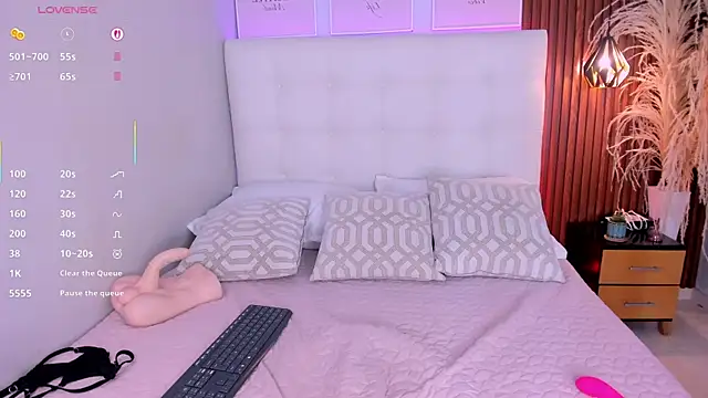 susie_thomsonn's cam snapshot