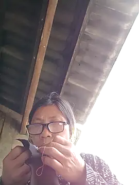 bella-la's cam snapshot