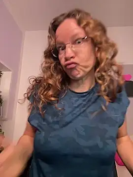 AnnikaRose live sex cam