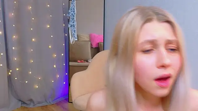 MidnightLily_'s cam snapshot