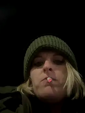 KITTYBOOBOOFUXX's cam snapshot