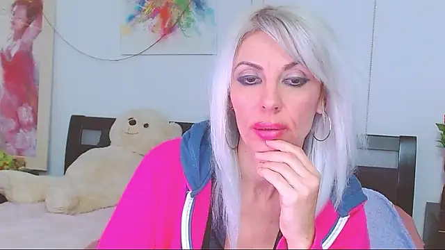 HoneyLara's cam snapshot