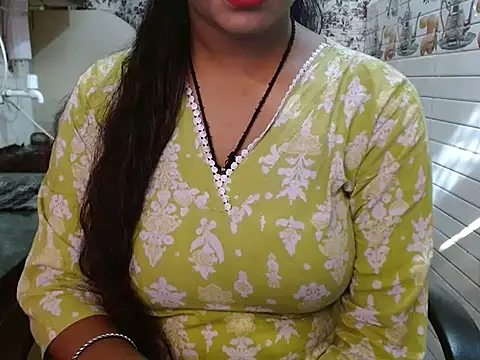 LovingPihu's cam snapshot