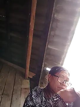 bella-la's cam snapshot