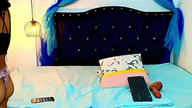 KATY_LOWERY's cam snapshot