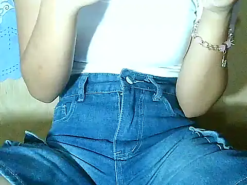 YummyPinay1893's cam snapshot