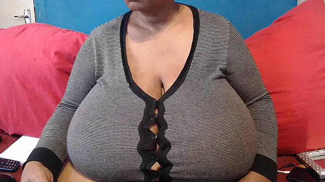 CUTEFIRMMELONSS live sex cam