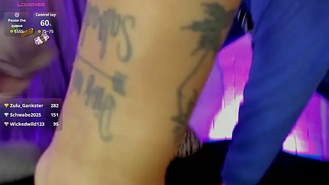 Caroline_Clark420's cam snapshot